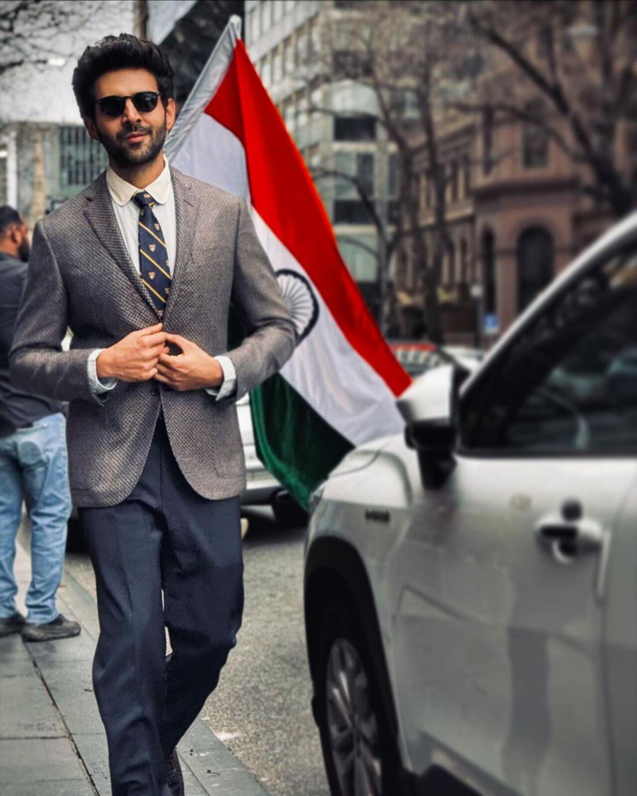 Kartik Aaryan dropped a picture from Melbourne with the Indian flag in the background