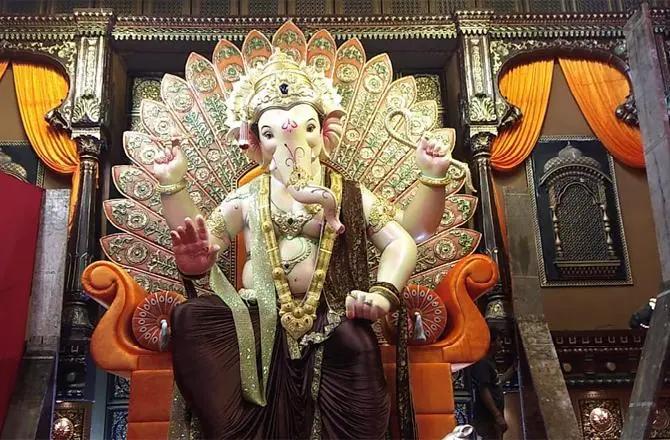 The Khetwadicha Raja in Girgaum is usually the tallest Ganpati idol of the city 