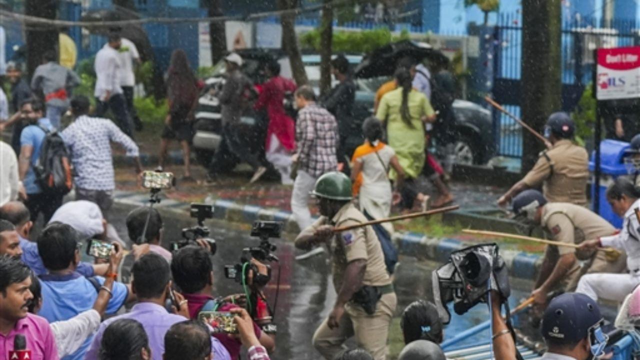 Kolkata Police lathi-charge ABVP activists during protest over doc's rape-murder