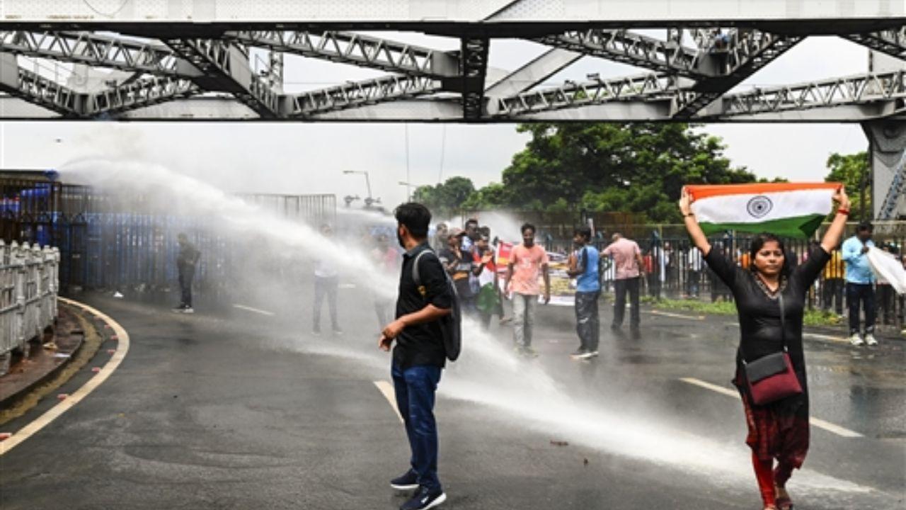 Kolkata Police use tear gas, lathicharge as 'Nabanna Abhijan' protest turns violent