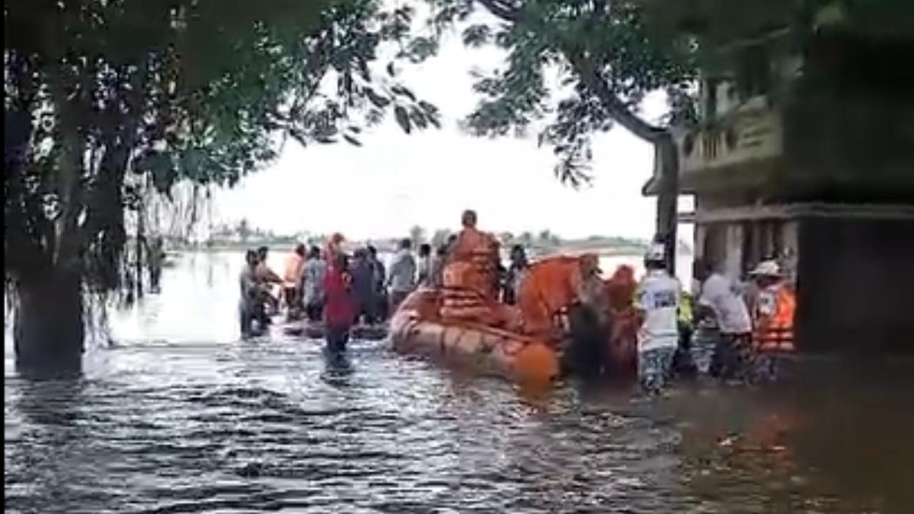 Maharashtra: Seven people fall into the Krishna river near Kolhapur; 5 rescued, 2 missing