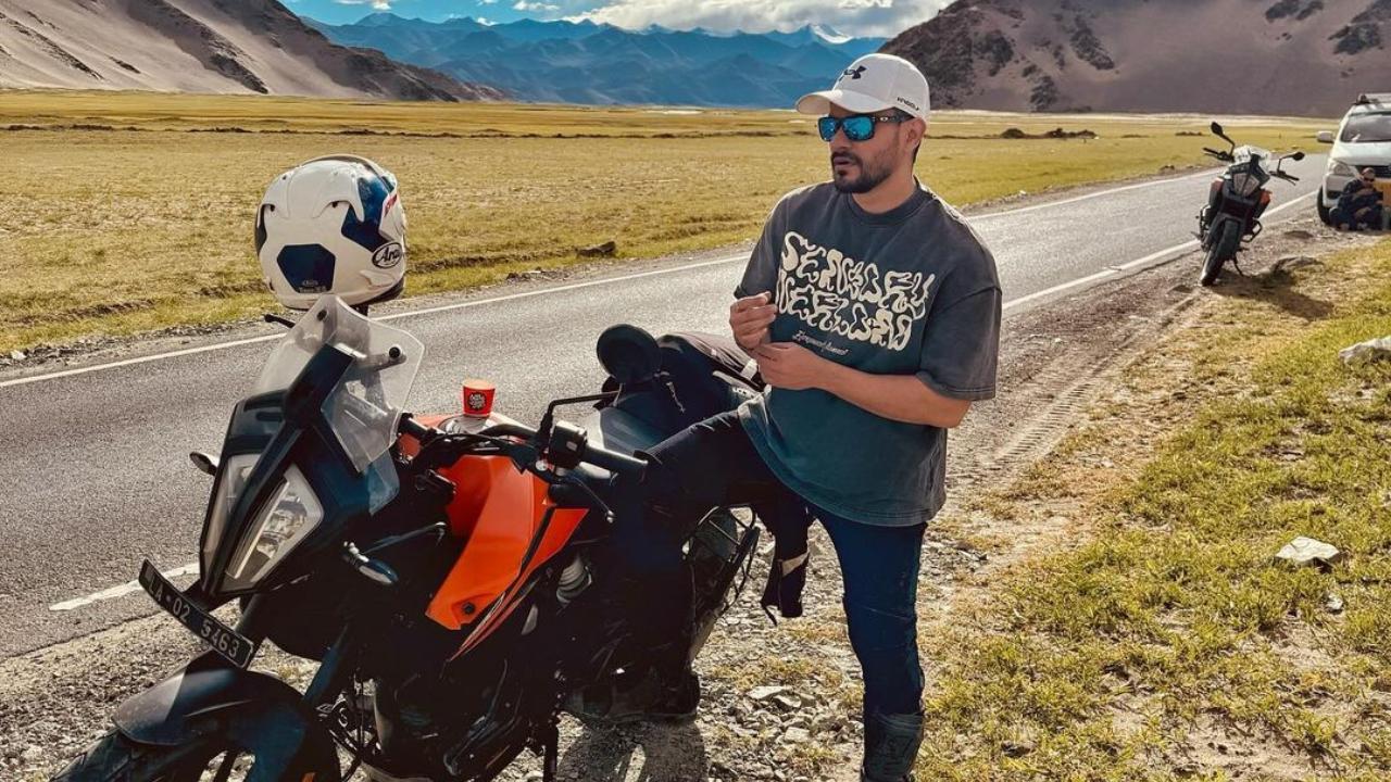 Kunal Kemmu enjoys road trip on a bike with his friends in Ladakh - watch video