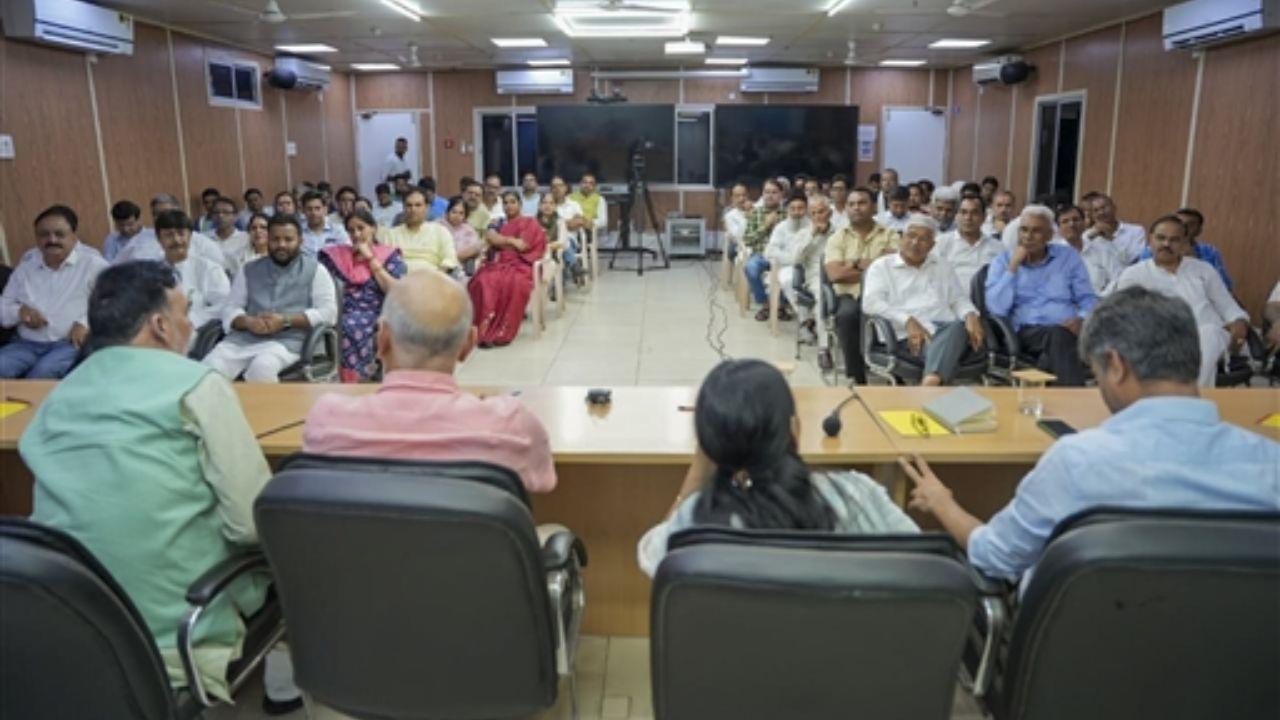 Manish Sisodia emphasised the unity and resolve within the Aam Aadmi Party (AAP) during challenging times. He acknowledged the tough period the party has endured but praised the unwavering support of its leaders, workers, and the people of Delhi. Sisodia believes this solidarity is the party’s greatest strength as it prepares for future elections.