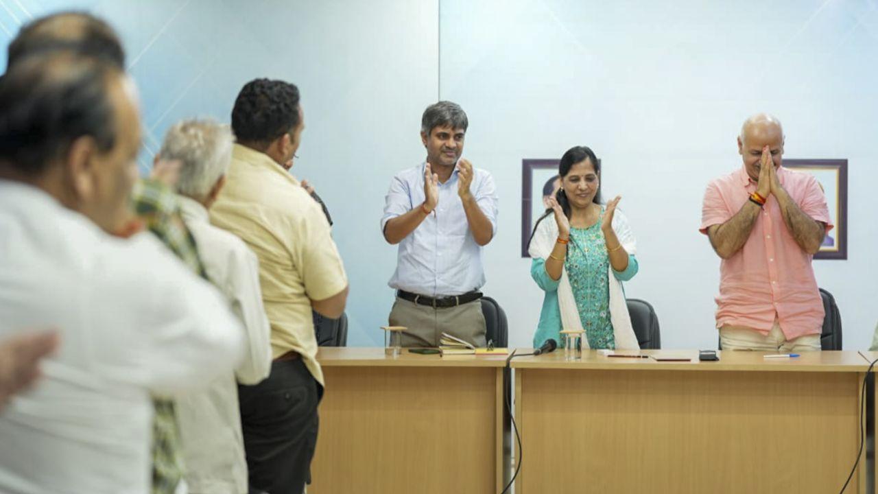 Following his bail, Manish Sisodia voiced his confidence in the AAP’s future electoral success. He believes that, under Arvind Kejriwal’s leadership, the party will once again secure a decisive victory in Delhi, leaving the BJP far behind. Sisodia’s optimism reflects his belief in the continued support of Delhi’s citizens.