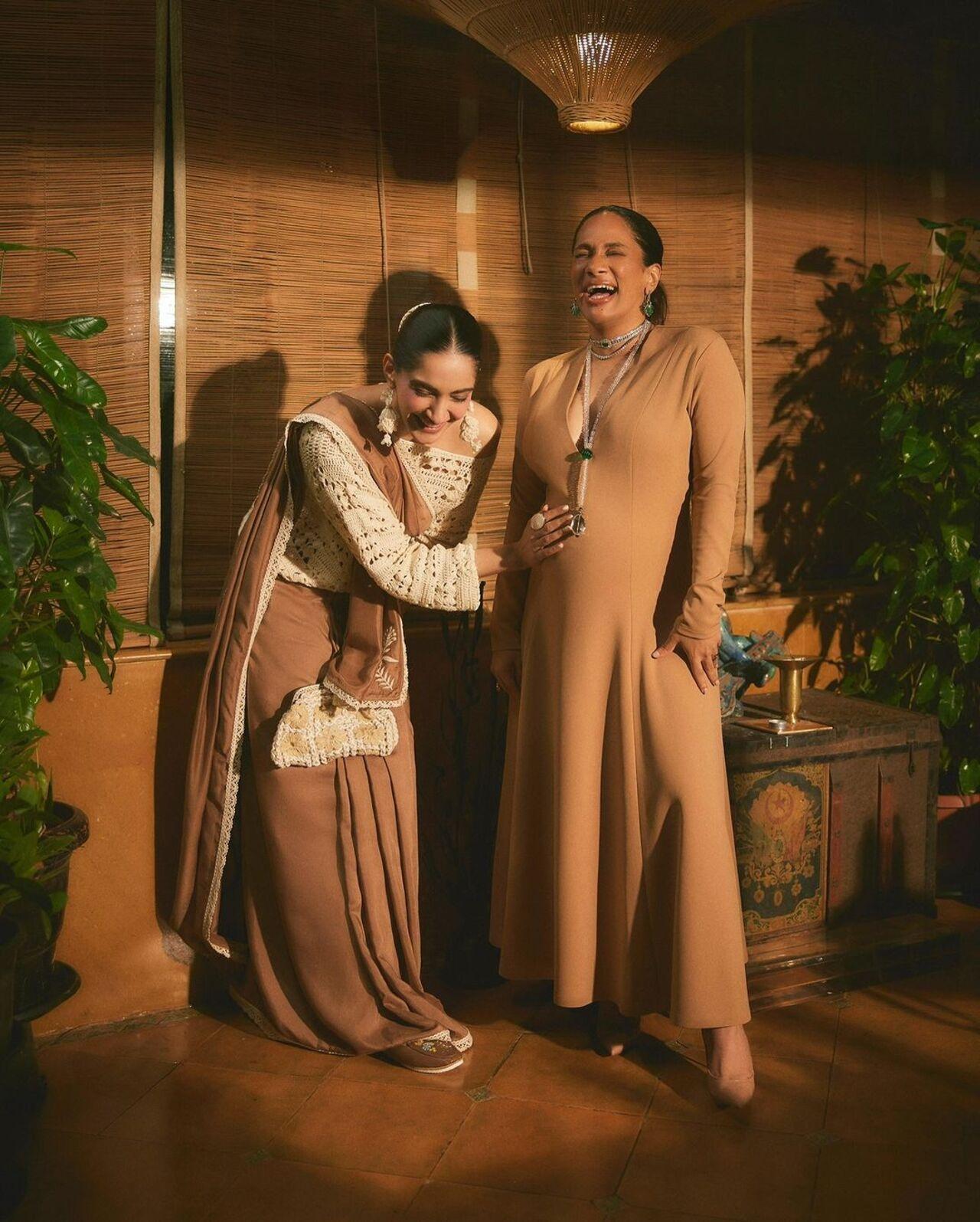 Clad in a beautiful brown saree with a white blouse, Sonam can be seen posing with the mom-to-be.