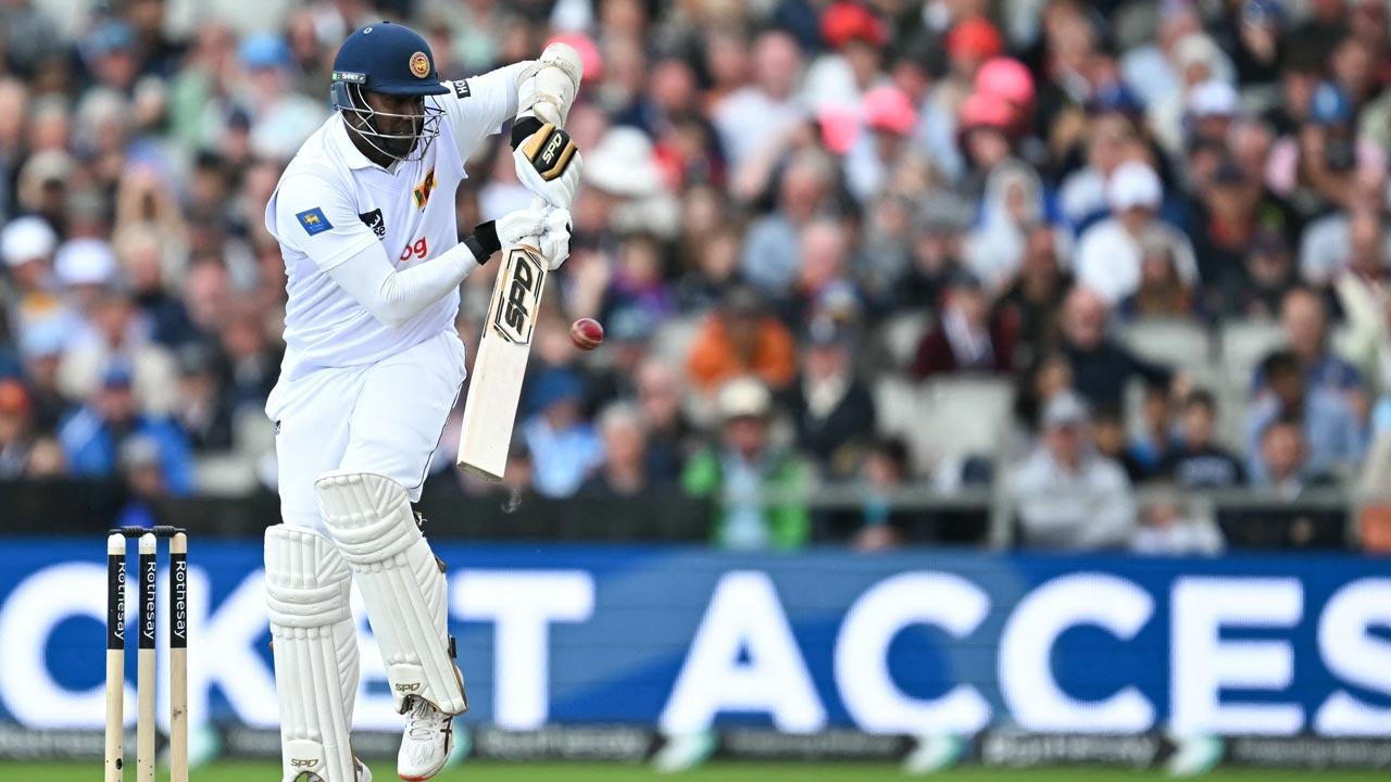 England in command of first Test against Sri Lanka as Mathews falls