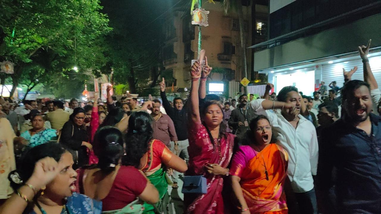 MNS workers throw coconuts at Uddhav Thackeray's convoy in Thane