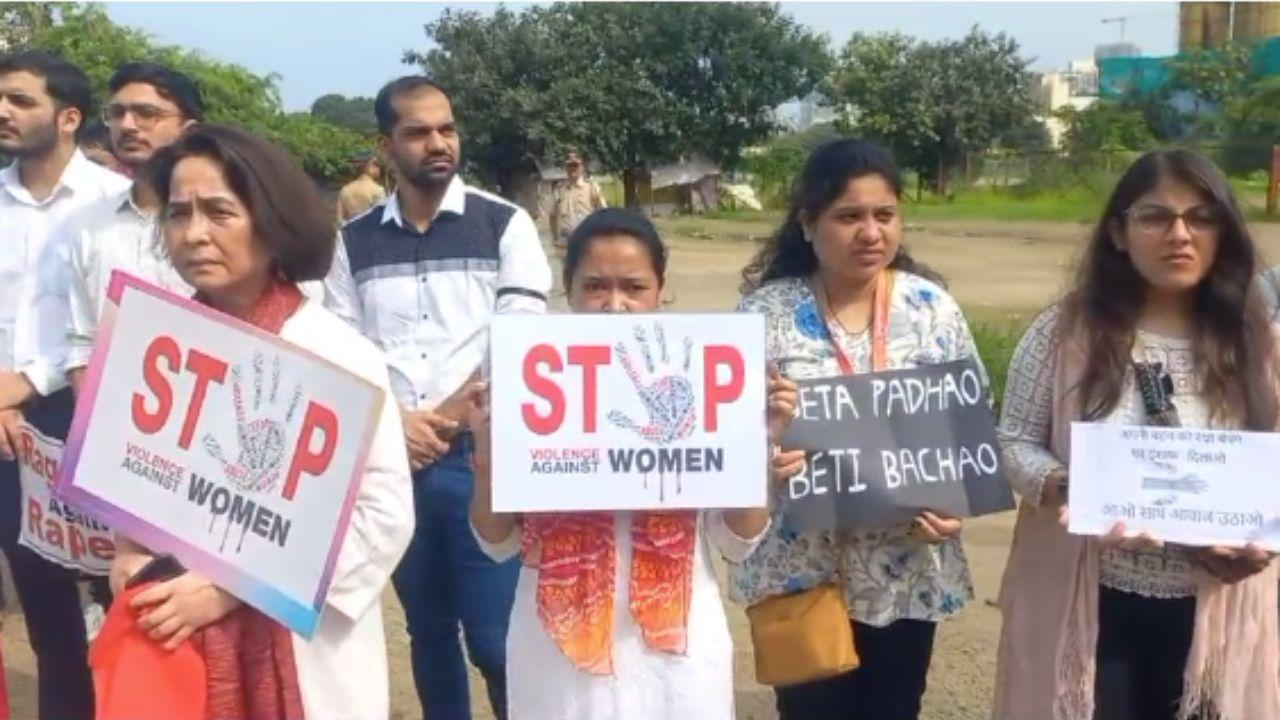 Sarkar and Goswami led a march of doctors from the Medical College, Calcutta, to the Kolkata Police headquarters. 