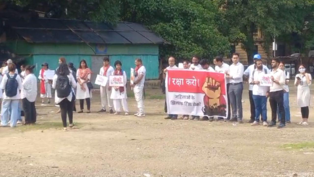 The protest rally was stopped by police near Phears Lane-BB Ganguly Street Crossing, and the two doctors were escorted to the police headquarters.