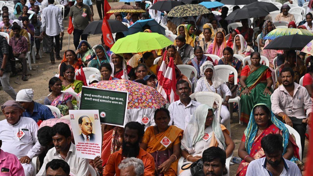 IN PHOTOS: Contract workers in state demand reforms; stage protest in Mumbai