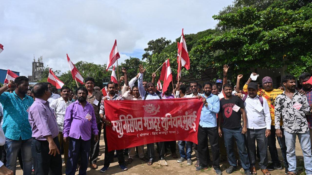 There is a call to file lawsuits against employers who have failed to provide contract workers with legal minimum wages and social security benefits. The committee argues that many contract workers have been deprived of these entitlements, and legal action should be taken to rectify this.