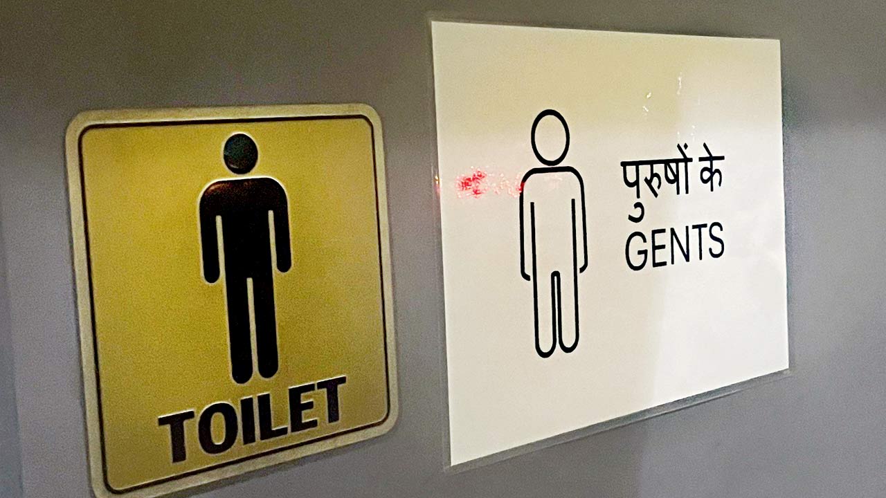Signage of public toilet in Hindi