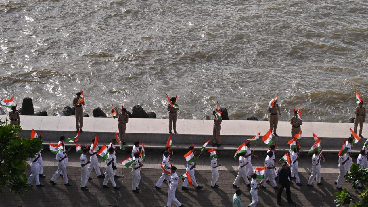 NCC cadets form human chain at Marine Drive for 'Har Ghar Tiranga' campaign