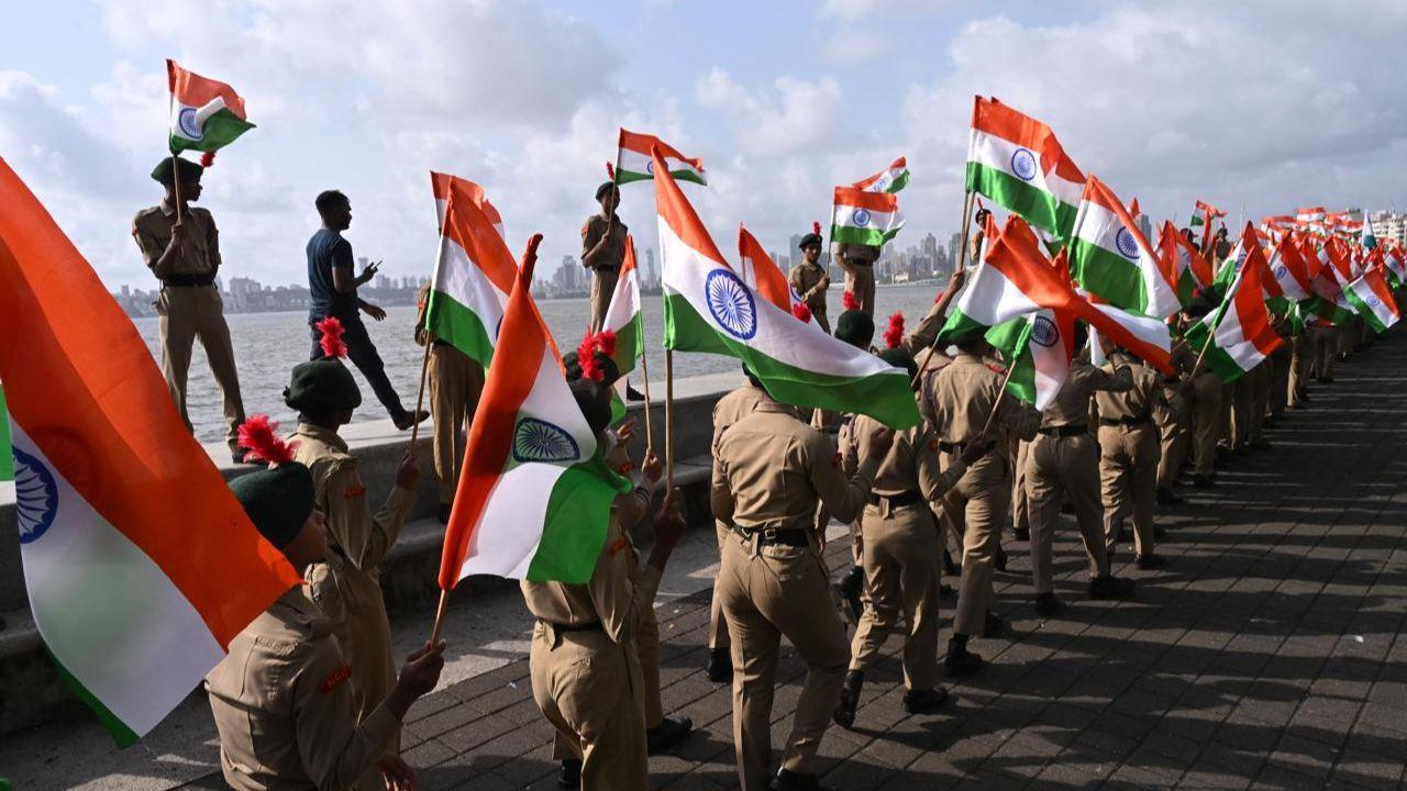 The NCC Cadets participating in the human chain were accompanied by an Army Band playing martial tunes, adding to the patriotic atmosphere of the event at Marine Drive.