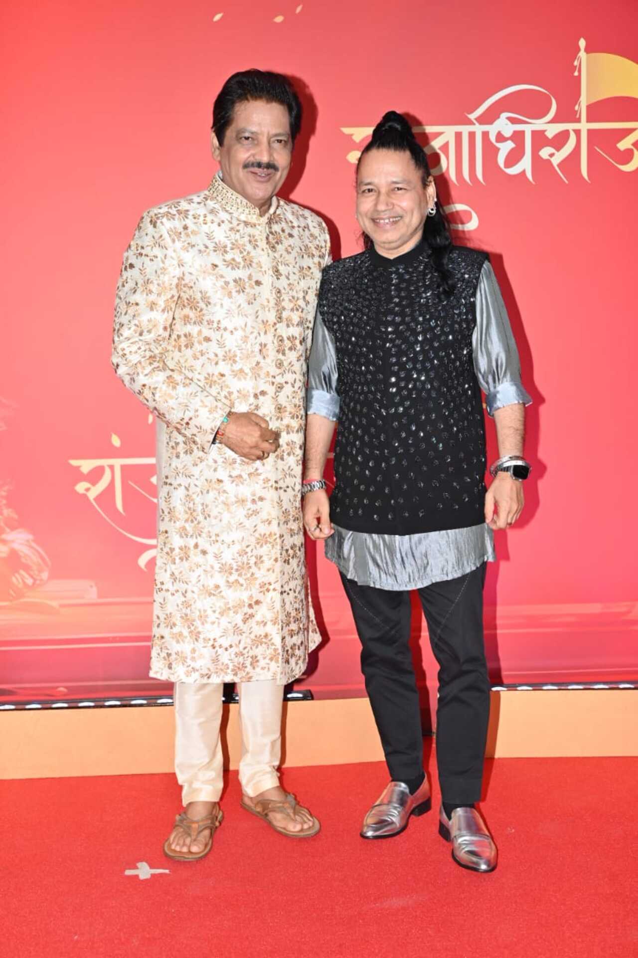 Legendary singers Udit Narayan and Kailash Kher also posed together for the shutterbugs. 