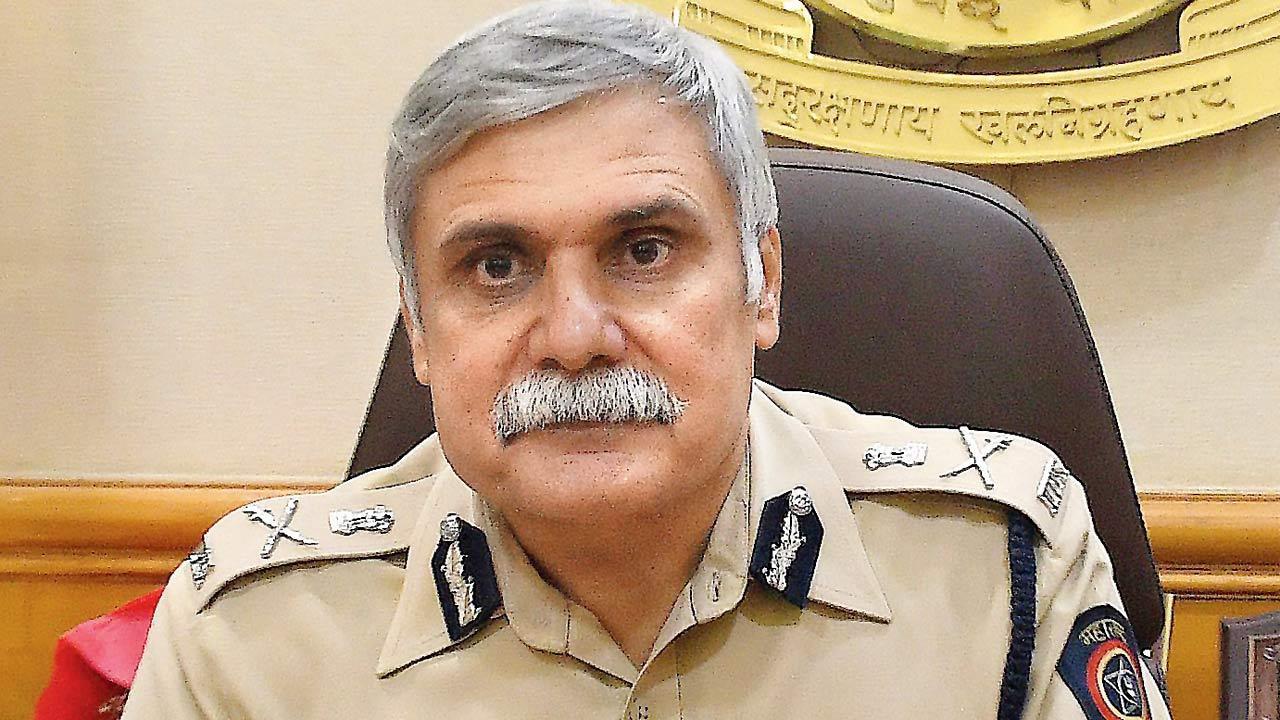 Ex-top cop Sanjay Pandey, six others booked in Thane