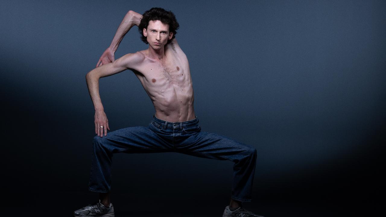 Cadre fell into breakdancing at the age of nine after seeing a clip on TV, later adding contortion to his skill set, followed by acrobatics and circus arts. Not forgetting 