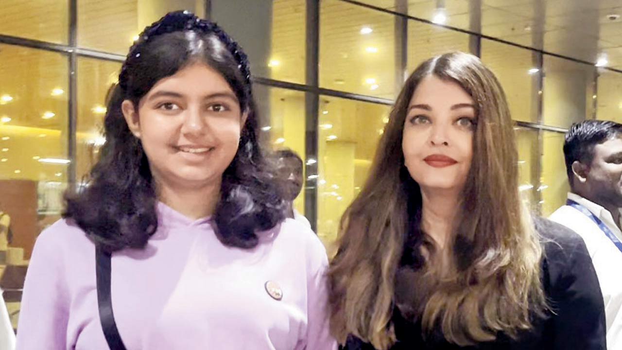 Avec maa: Aaradhya and Aishwarya Rai Bachchan