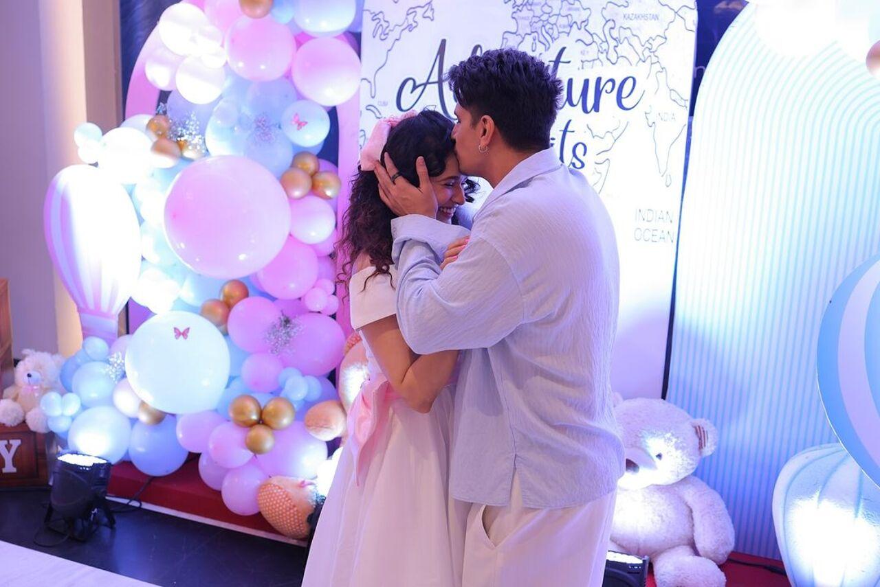 For the baby shower, Yuvika and Prince wore blue and white coloured outfits. The baby shower had a pink, blue and white colour scheme 