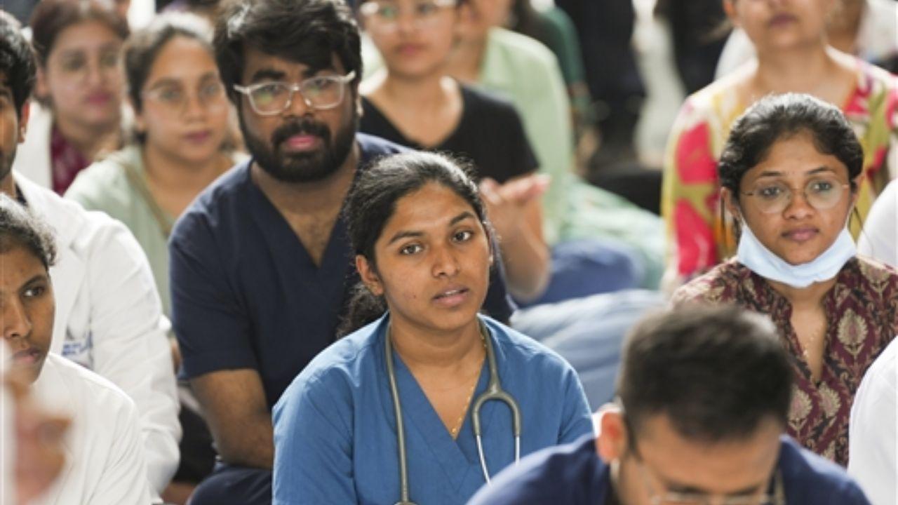 Although ten government hospitals in Delhi have begun an indefinite strike, they have ensured that emergency services continue to be provided. 
