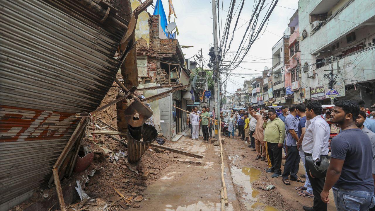 Heavy rainfall causes persistent waterlogging in Delhi