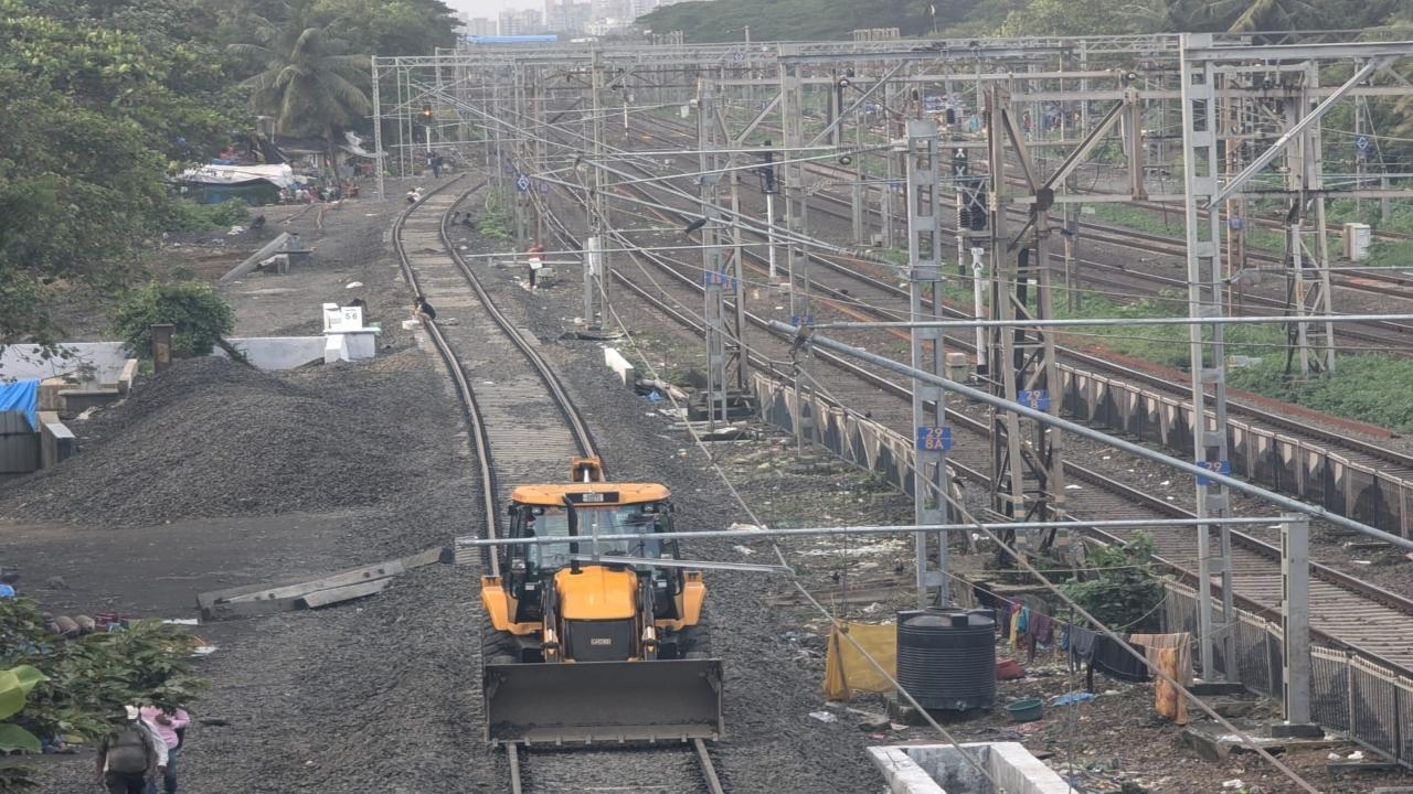 In Photos: WR carries out infra work between Goregaon-Kandivali in Mumbai 