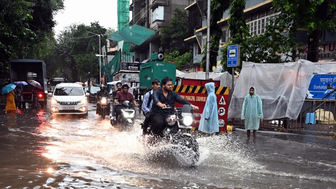 A high tide of about 4.28 metres hit Mumbai at 11.47am today, while another high tide of 3.66 is expected at 11.37pm, stated Brihanmumbai Municipal Corporation (BMC)