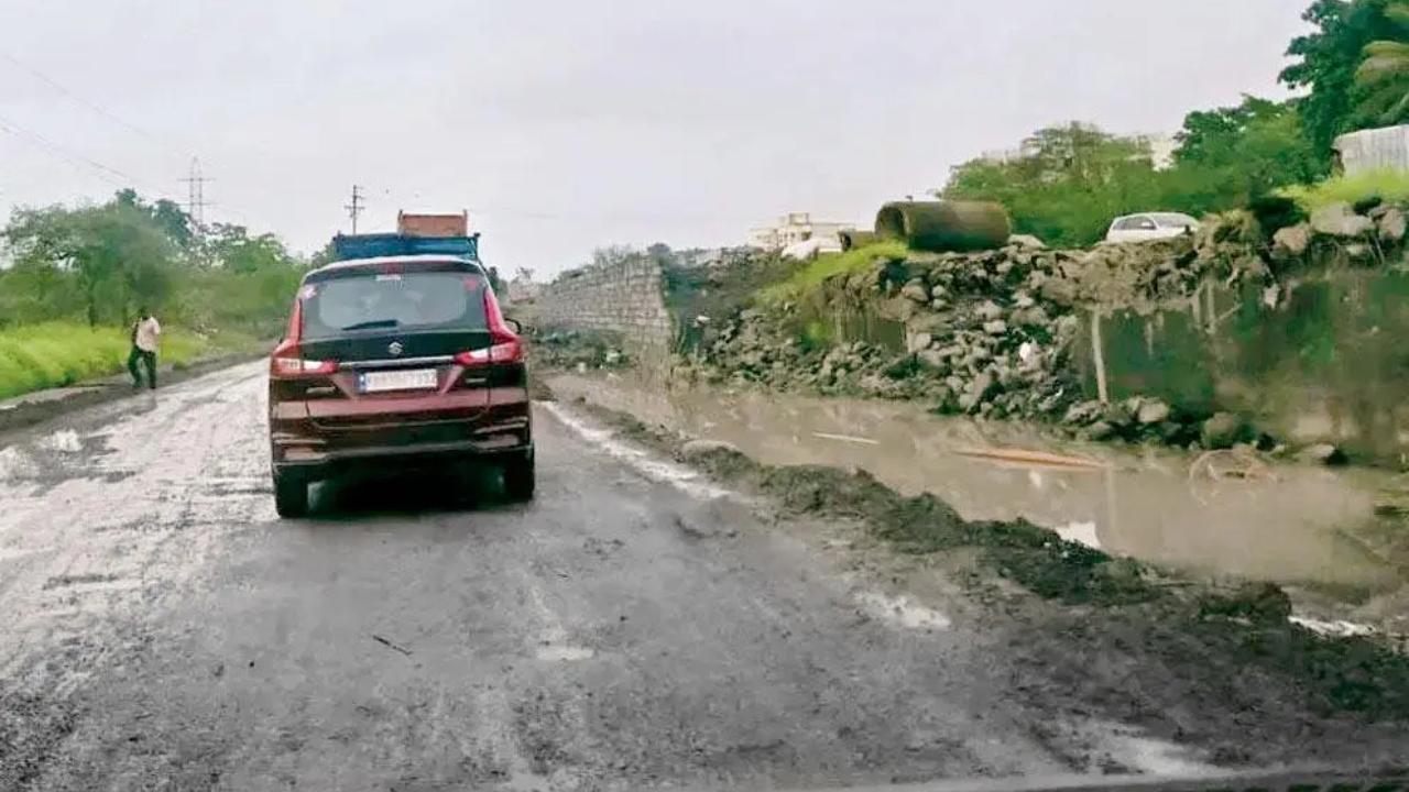 Small bridge on state highway collapses in Maharashtra's Gondia, traffic affected