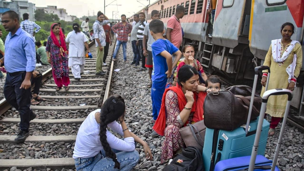 Uttar Pradesh: FIR against unknown persons over Sabarmati Express derailment near Kanpur