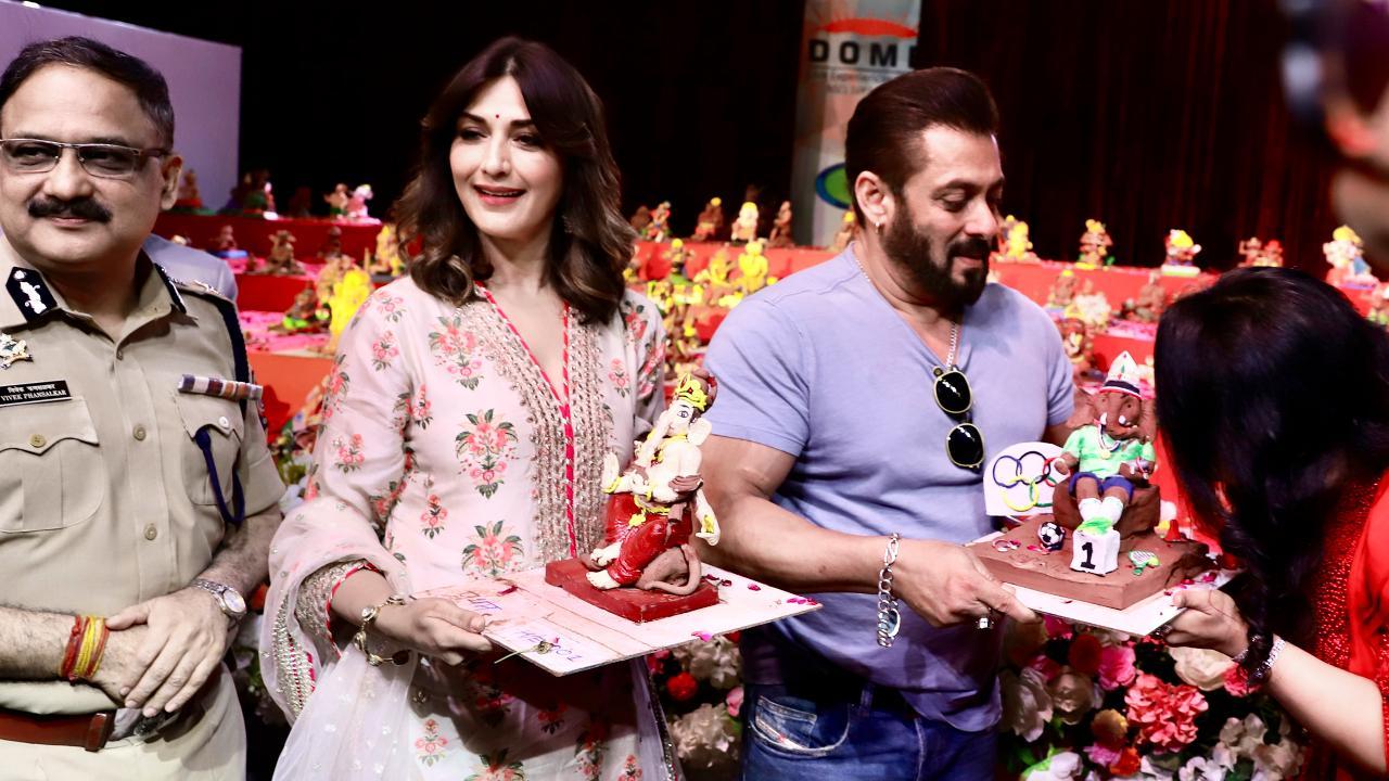 'Hum Saath-Saath Hain' Reunion! Salman Khan, Sonali Bendre share a warm hug