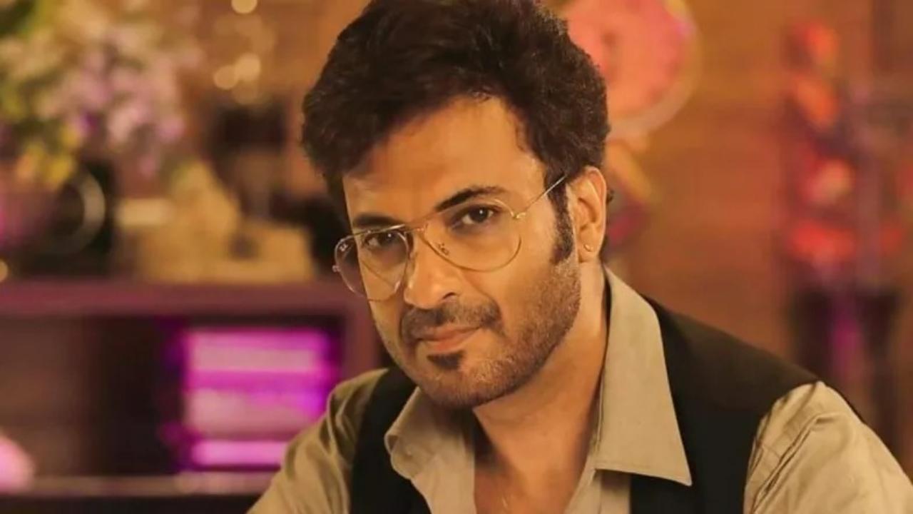 Actor Samrat Mukherjee arrested after his car hits motorcycle