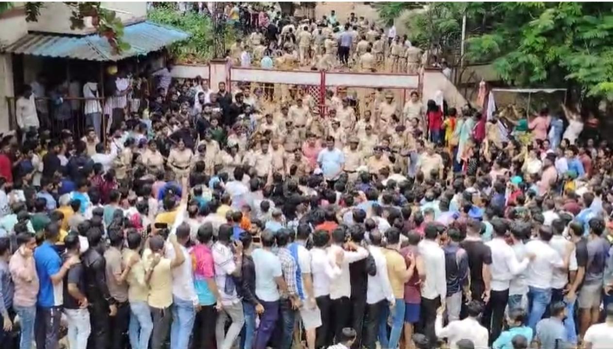 Locals demand death penalty for accused in Badlapur school incident; Probe handed over to SIT, says Fadnavis 