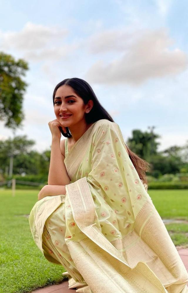 If you are wondering what to wear for an ethnic day at the office, Sayyeshaa`s look can be your inspiration