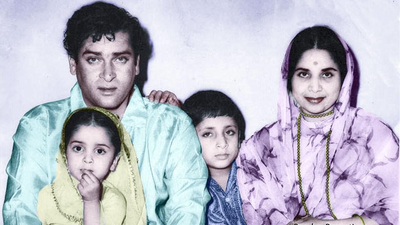 Shammi Kapoor was often referred to as the Indian Elvis Presley by fans. Kapoor's famous look was planned by Bali. 