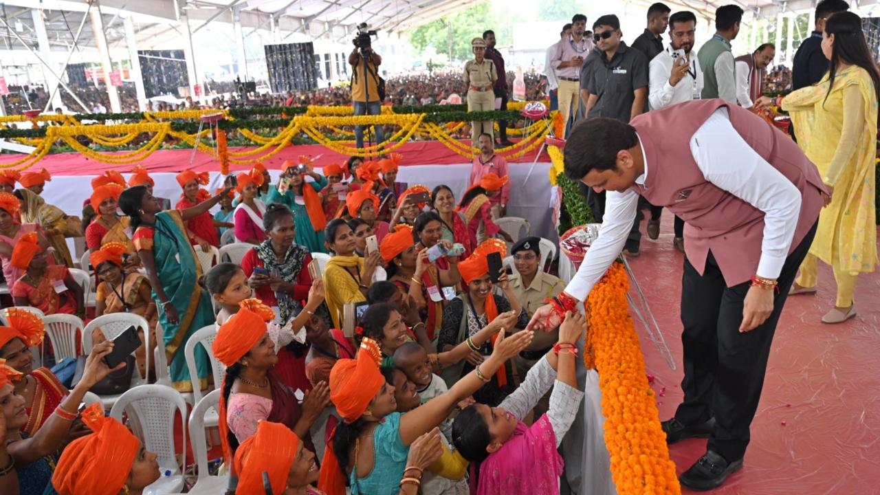 CM Shinde announced the distribution of benefits under the Mukhyamantri Majhi Ladki Bahin Yojna during a program held today at Resham Bagh ground in Nagpur