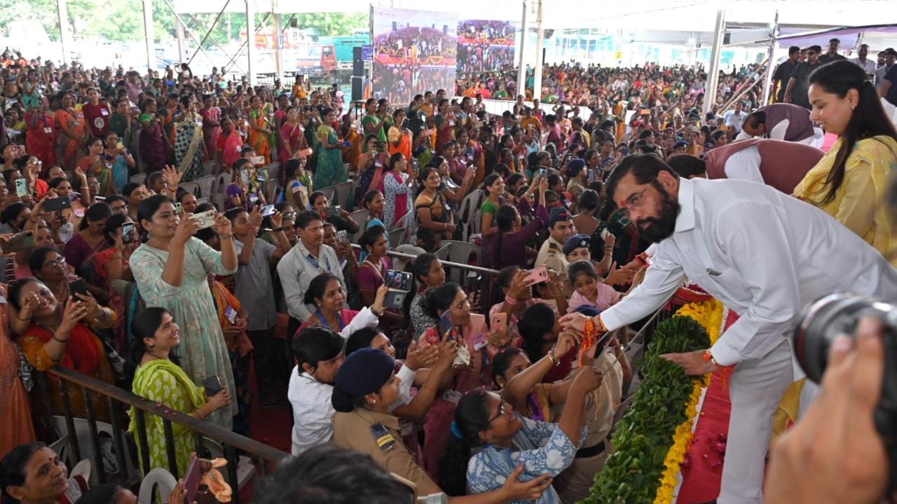 The event was attended by several prominent figures, including Union Minister Nitin Gadkari, Deputy Chief Ministers Devendra Fadnavis and Ajit Pawar, and other ministers. Chief Minister Shinde also expressed confidence in the success of the Lakhpati Didi scheme, which aims to make over 50 lakh women financially independent