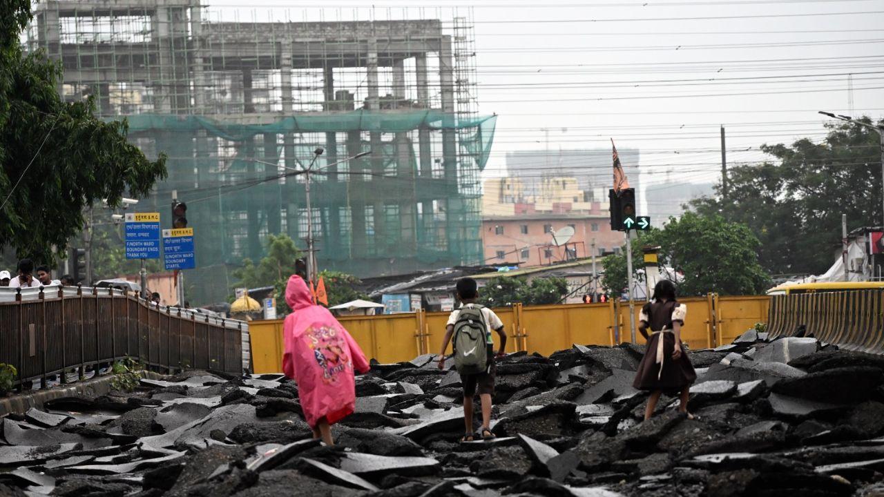 To manage traffic, alternative routes have been established. Light vehicles from Kurla should use Sant Rohidas Road and Sion Hospital Bridge, while heavy vehicles should follow Dharavi Depot Road and Mahim-Sion Link Road. 