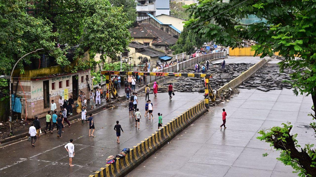 The rail overbridge (ROB) connects key areas such as Dharavi, Bandra, and LBS Road to Sion's eastern parts and Bharatratna Ambedkar Road. 