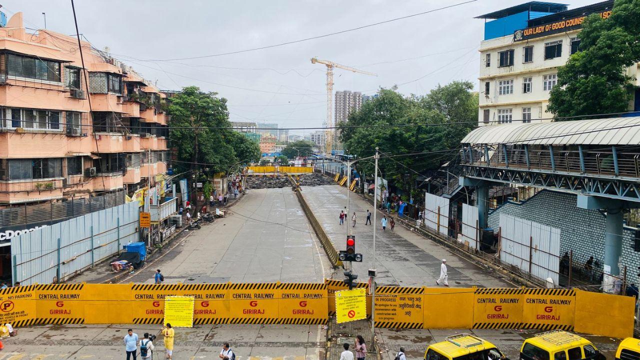 Approximately 10,000 BEST bus commuters will be affected by the closure of the Sion bridge. The bridge currently spans 40 metres over the railway and will be extended to 51 metres to accommodate the new 5th and 6th railway lines. The reconstruction project is estimated to cost around Rs 51 crore, and the bridge is expected to remain closed until July 31, 2026.