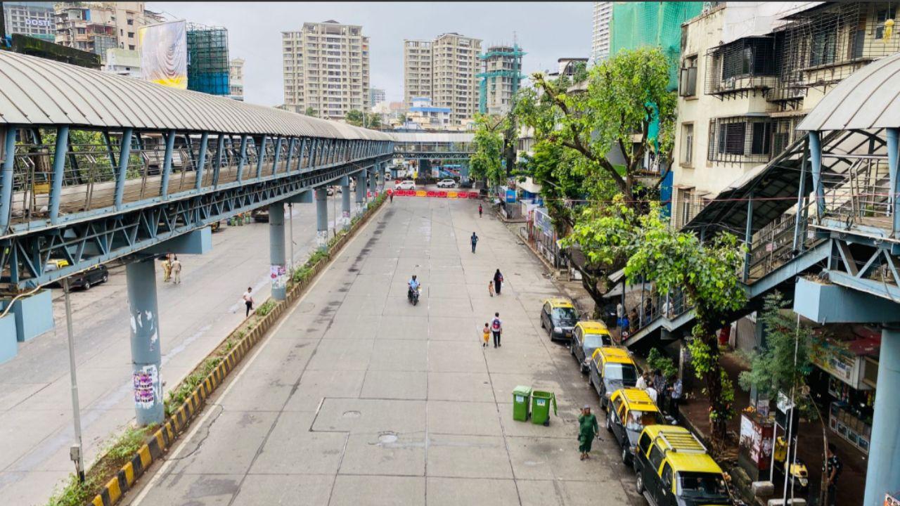 Light vehicles coming from Kurla via LBS Road and Sant Rohidas Road should turn right at Pehalwan Naresh Mane Chowk. They should then follow Sant Rohidas Road, Ashok Mill Naka, K.K. Krishnan Menan Marg, Kumbharwada Junction, Sulochana Shetty Road, and the Sion hospital Bridge as advised by the traffic police.