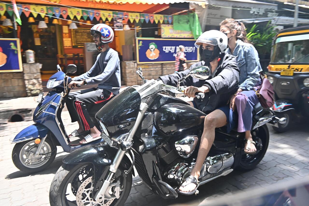 Rhea and Nikhil are reportedly dating. They were seen spending quality time together in the city. Nikhil lives in Bengaluru while Rhea lives in Mumbai