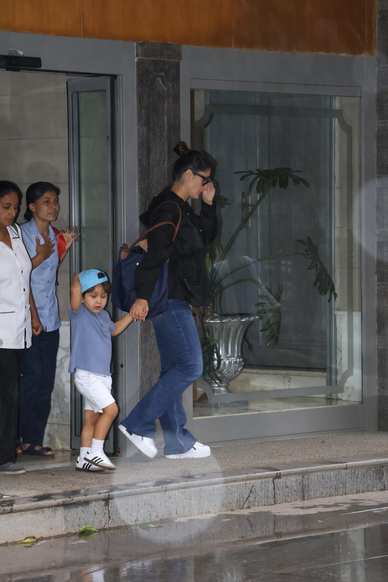 Kareena Kapoor Khan with son Jeh outside Randhir Kapoor's house