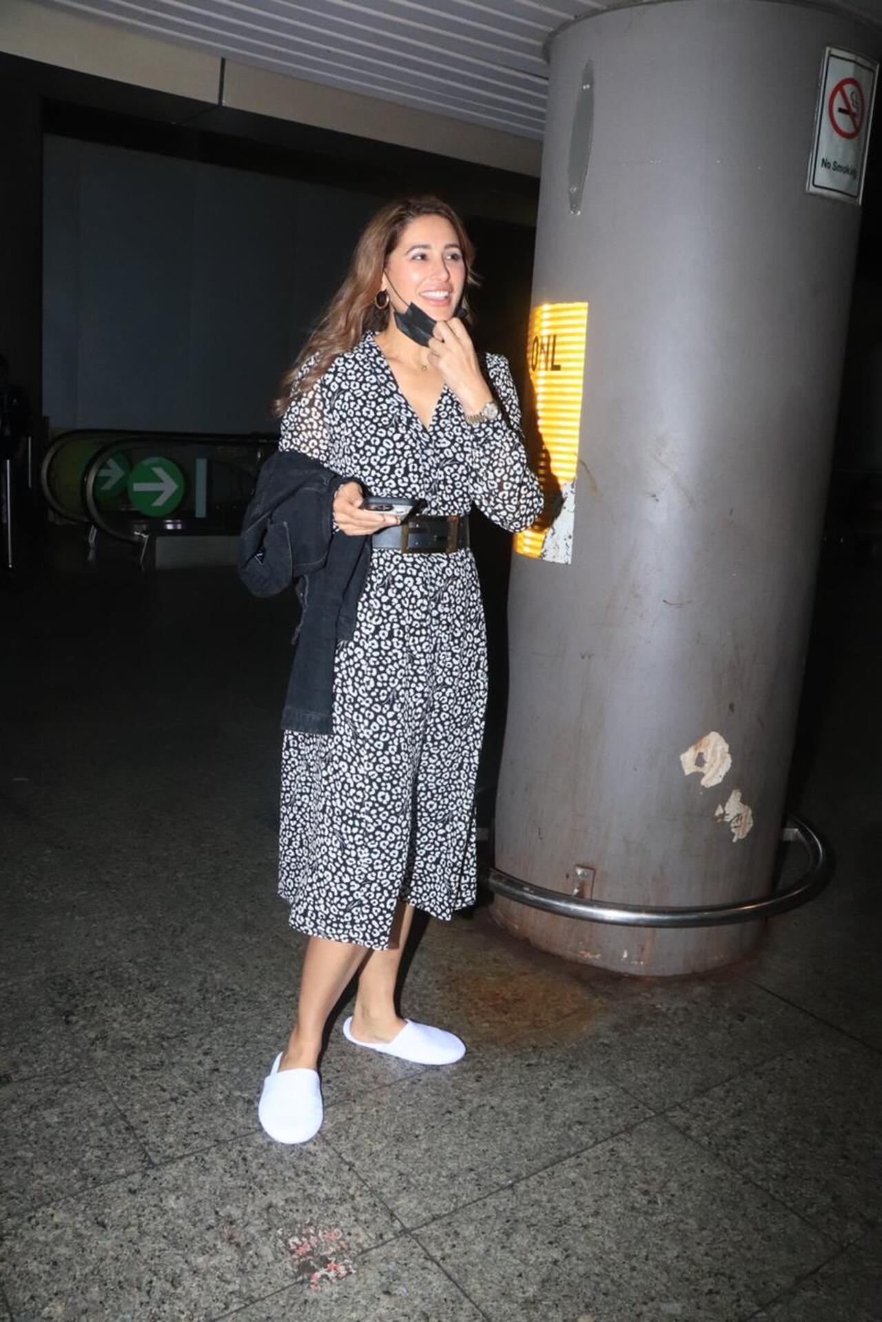 Nargis Fakhri was all smiles as she posed for the paps at the airport
