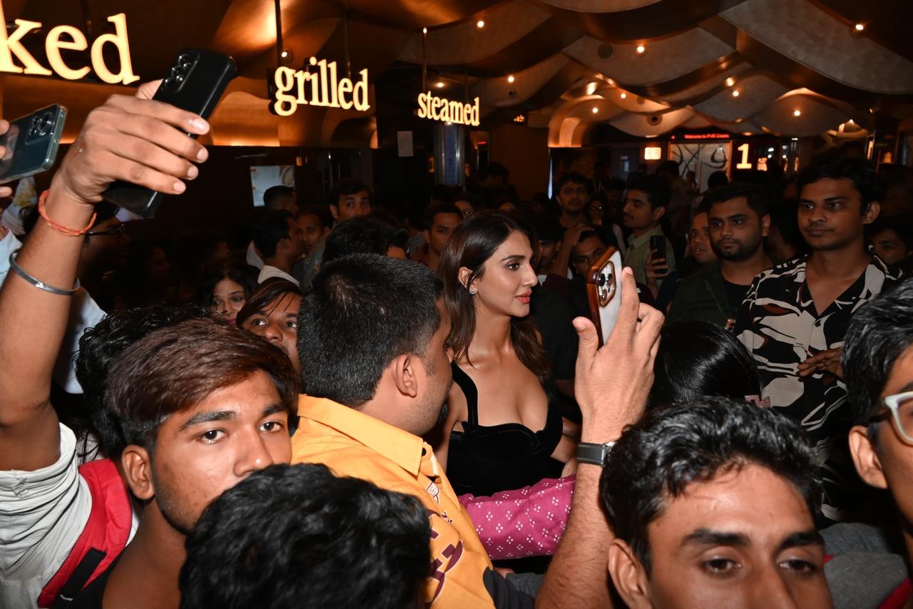 Vaani Kapoor gets surrounded by fans at the trailer launch event