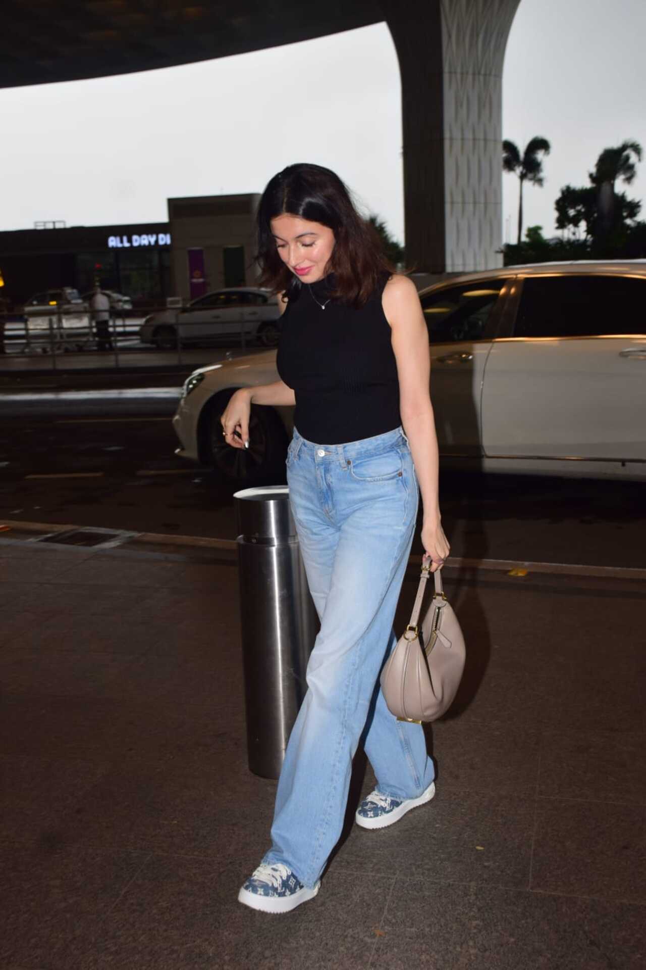 Divya Khossla Kumar at the airport