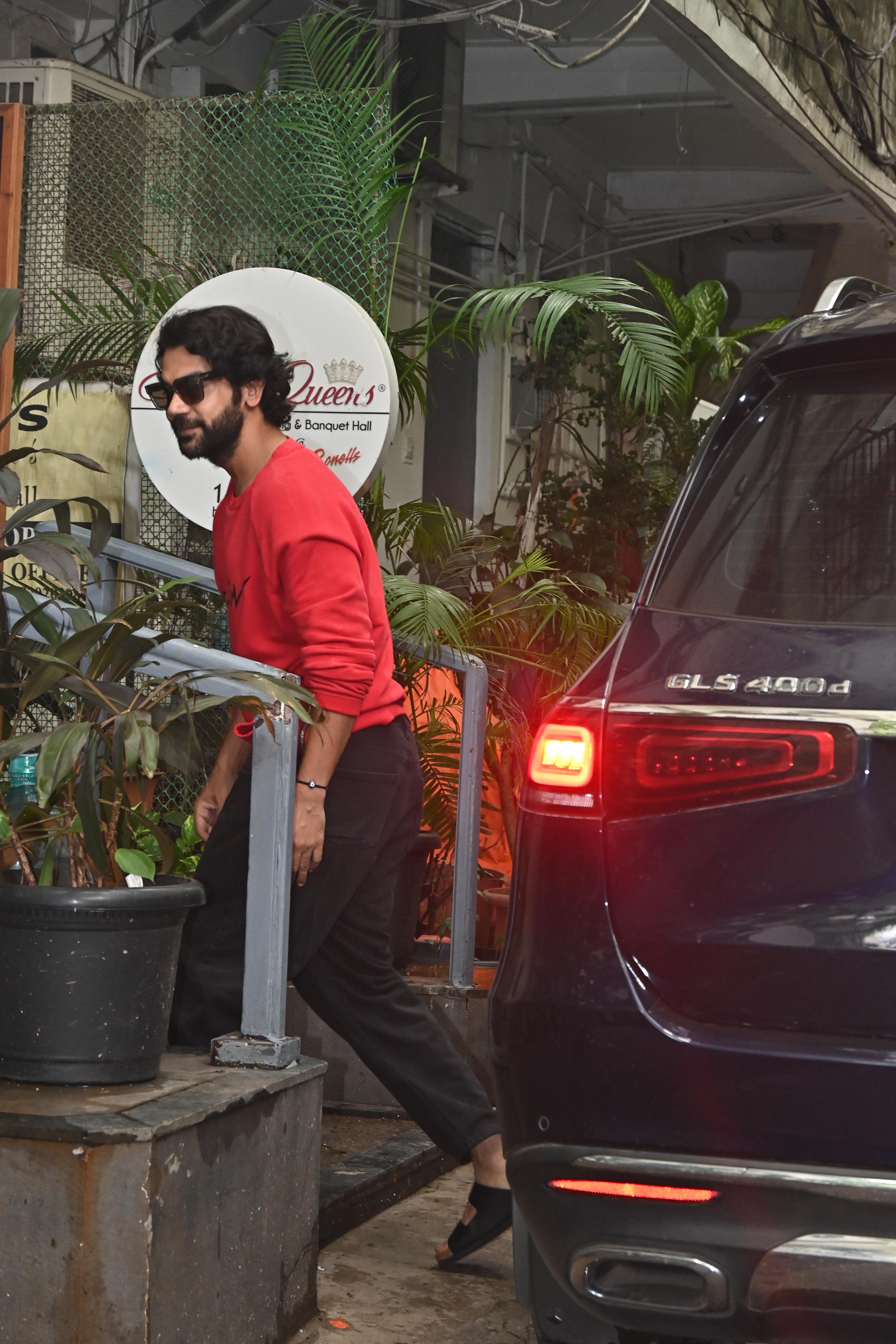 The actor was seen sporting a red sweatshirt as he headed inside