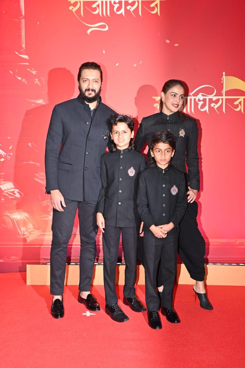 The Deshmukh family always serves cuteness! Ritesh and Genelia posed with their adorable munchkins at the event