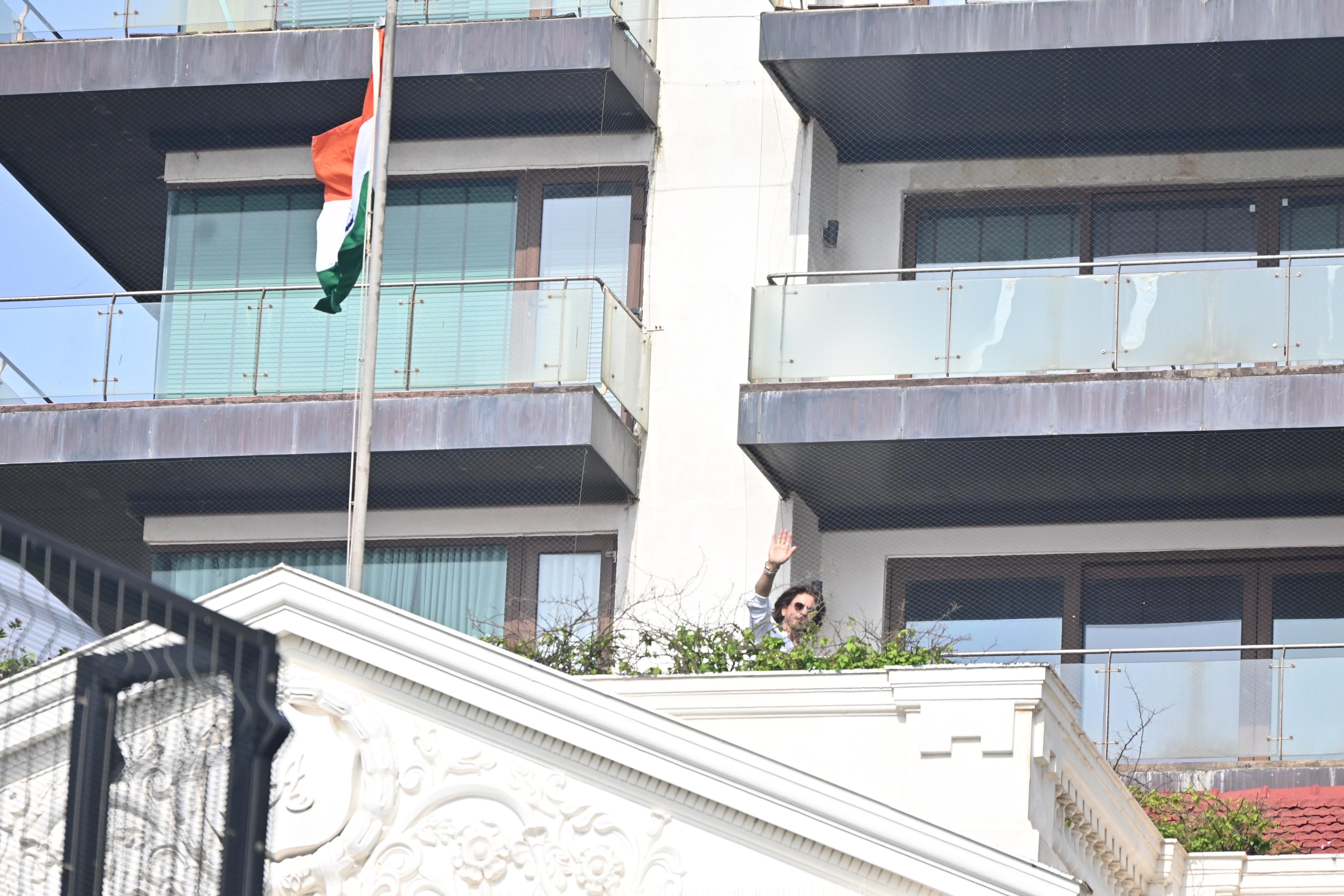 King Khan waved and posed for the paparazzi before heading inside