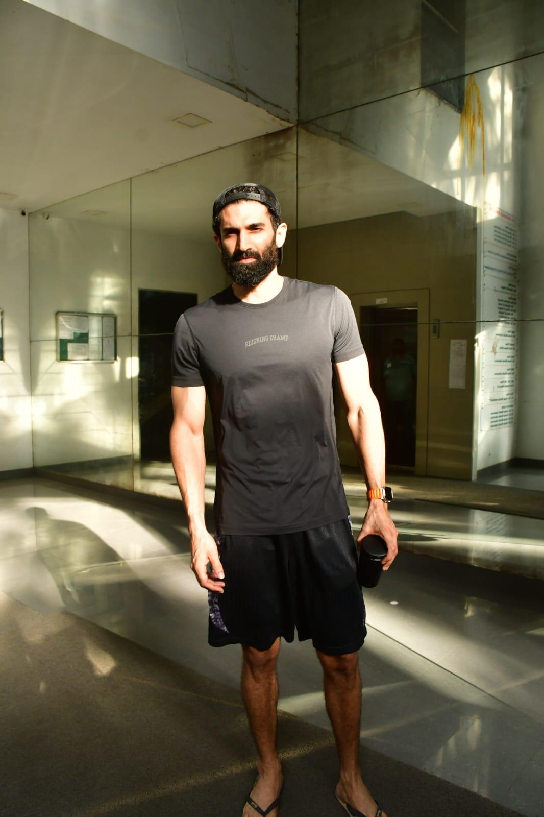 Aditya Roy Kapur was spotted looking handsome as ever in Mumbai