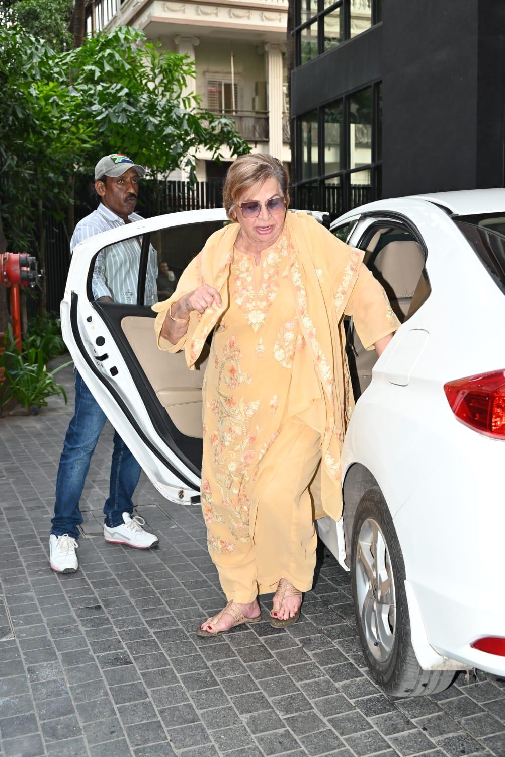 Helen was also spotted pulling up to the venue to watch 'Angry Young Men'